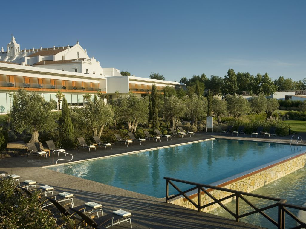 Convento Do Espinheiro, Historic Hotel & Spa Evora Exterior photo The hotel's swimming pool