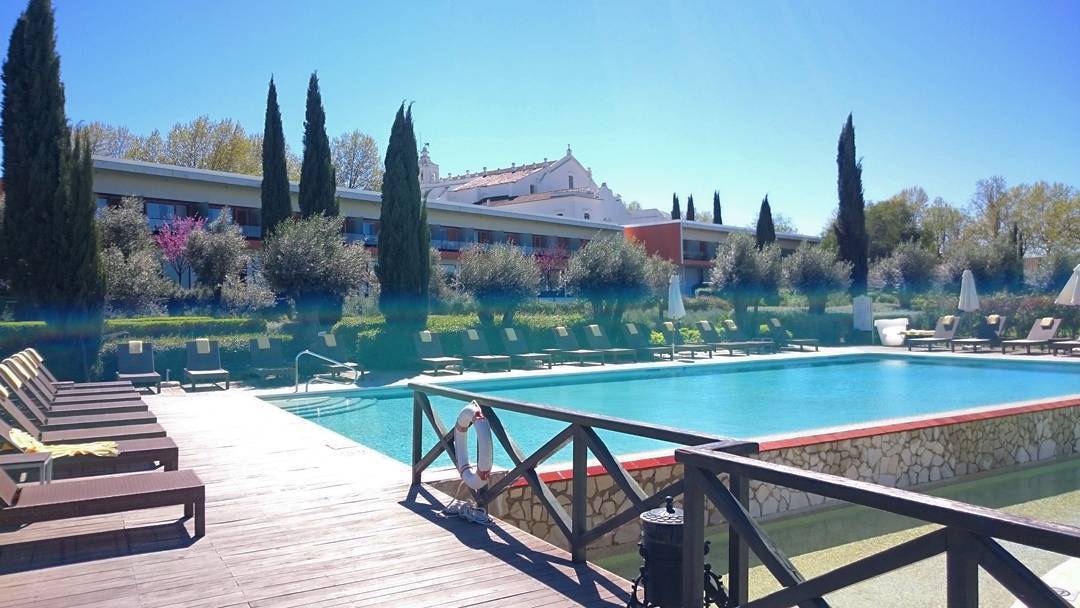 Convento Do Espinheiro, Historic Hotel & Spa Evora Exterior photo The swimming pool at the hotel