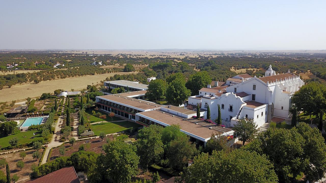 Convento Do Espinheiro, Historic Hotel & Spa Evora Exterior photo View of the hotel from the tower of the church of the village of Alqueidão da Serra