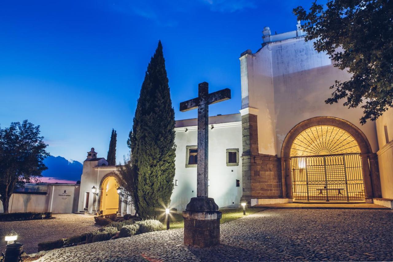 Convento Do Espinheiro, Historic Hotel & Spa Evora Exterior photo The church of San Bartolomé