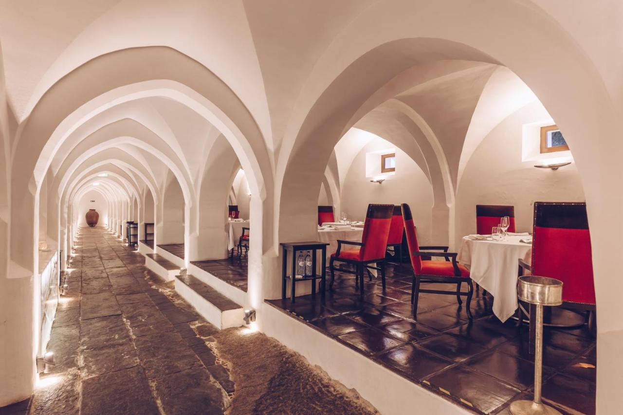 Convento Do Espinheiro, Historic Hotel & Spa Evora Exterior photo Restaurant in the hotel