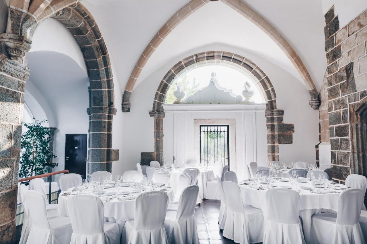 Convento Do Espinheiro, Historic Hotel & Spa Evora Exterior photo The interior of the Abbey
