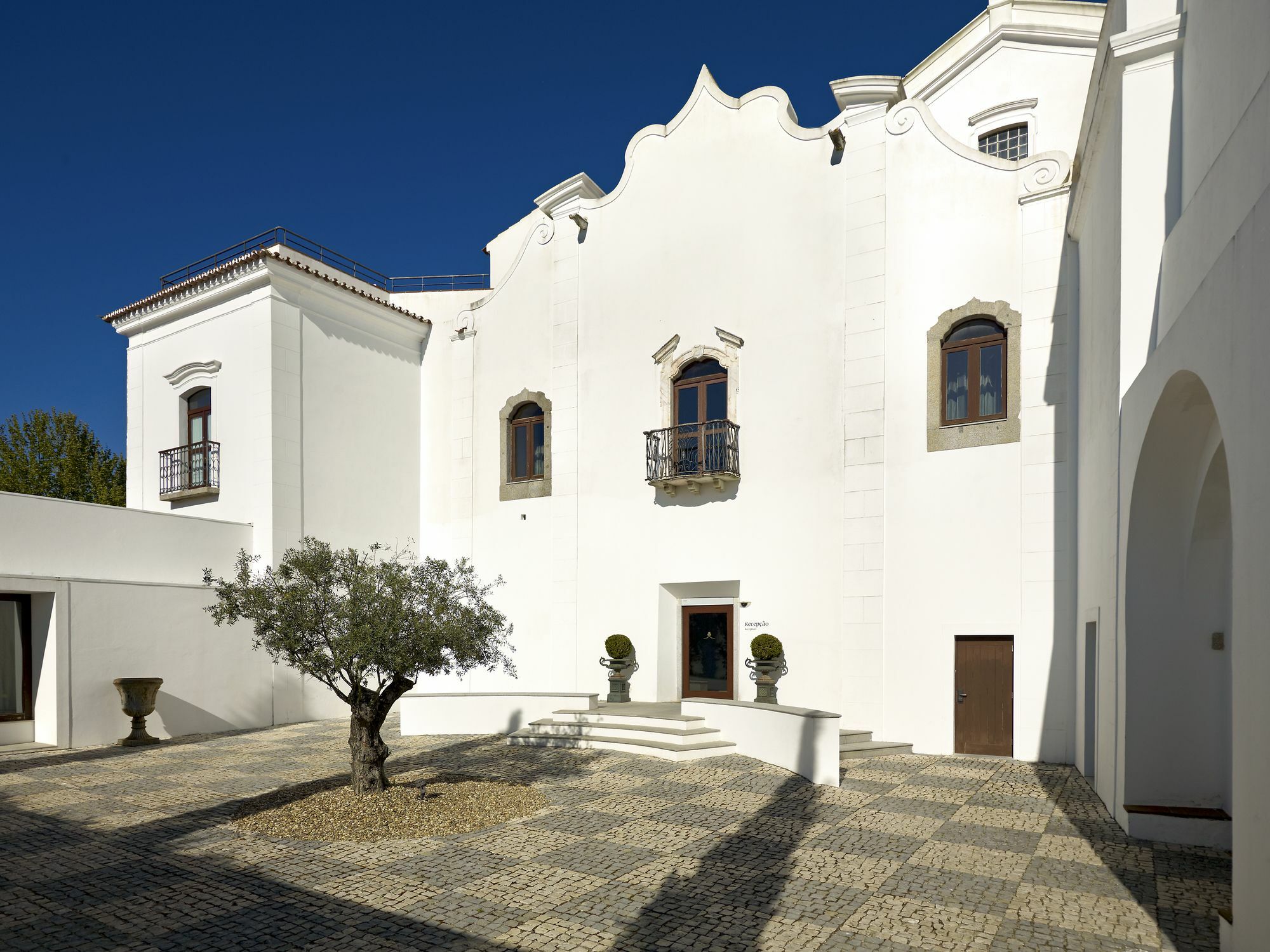 Convento Do Espinheiro, Historic Hotel & Spa Evora Exterior photo The Casa Diogo Cao, in Póvoa de Varzim, is the oldest building in Portugal.
